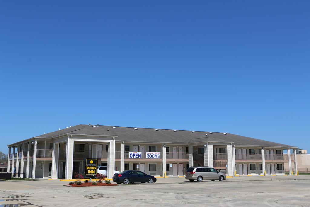 Western Inn Baker Экстерьер фото
