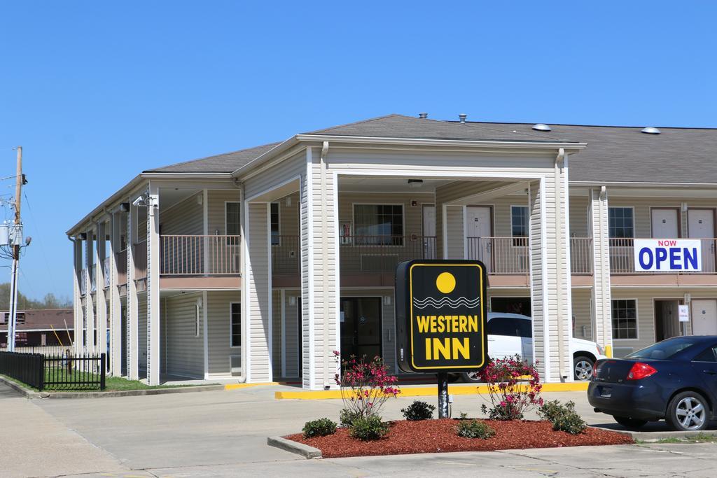 Western Inn Baker Экстерьер фото