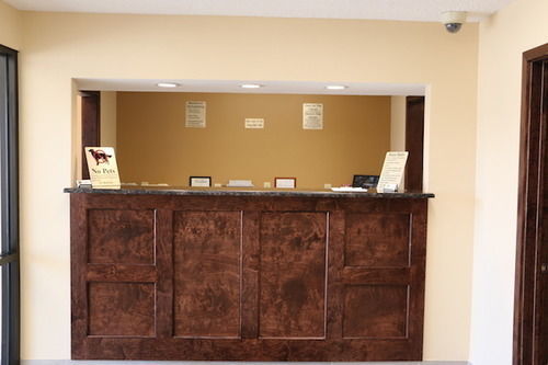 Western Inn Baker Экстерьер фото